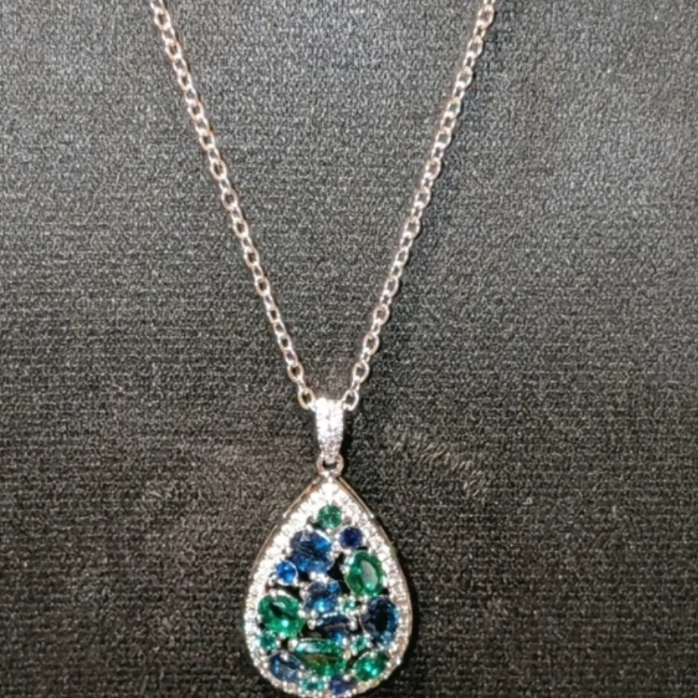 Elegant Silvery Pave Dazzling Green/blue Sapphire Pendant Teardrop Necklace 18